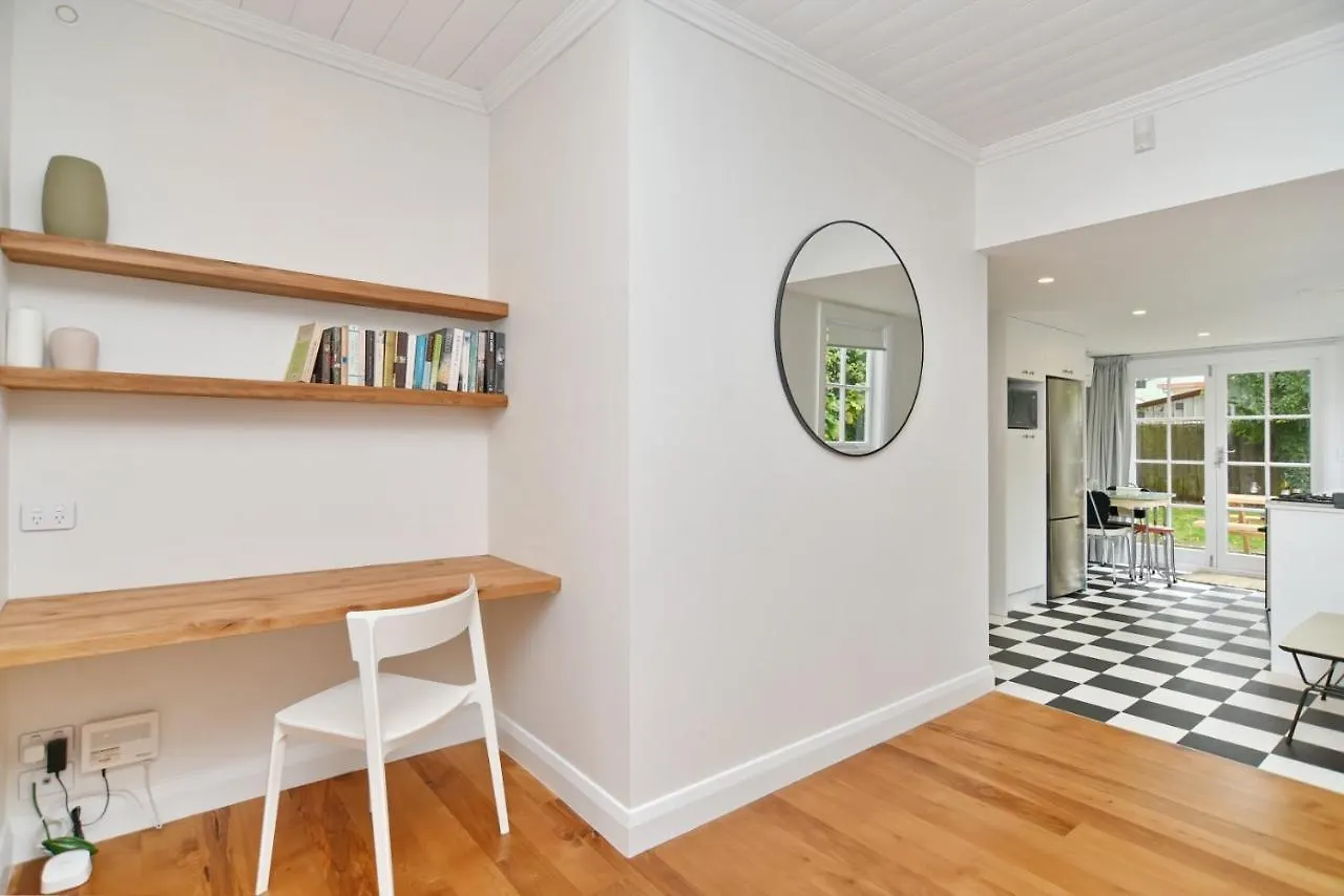 Holiday home Peaceful City Retreat -Steps To Arts - Eats & Parks Christchurch