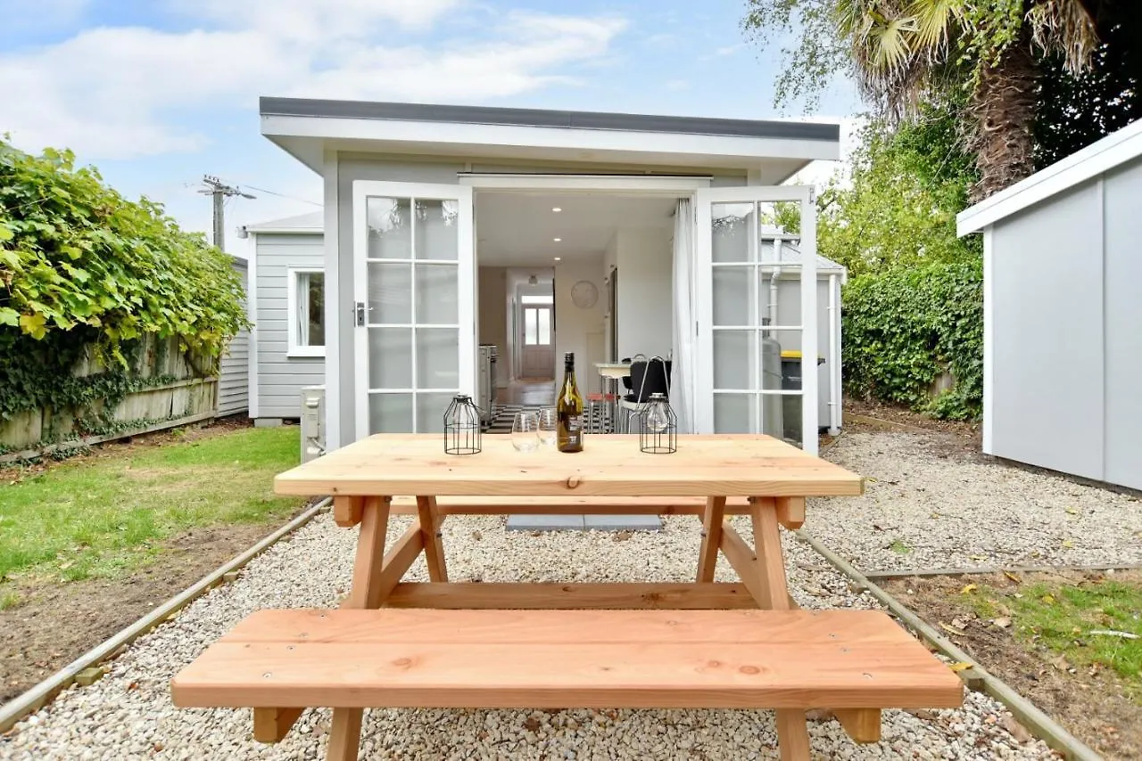 Peaceful City Retreat -Steps To Arts - Eats & Parks Christchurch Holiday home